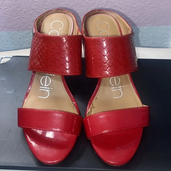 Calvin Klein red short heels side 4 - Picture 2 of 3
